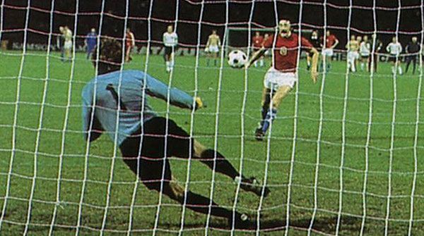  L'origine de la panenka-Antonín Panenka qui tire son penalty